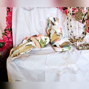 Bamboo Floral Platform Wedge Sandals Size 7.5